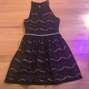 Pretty and formal dress to wear!!